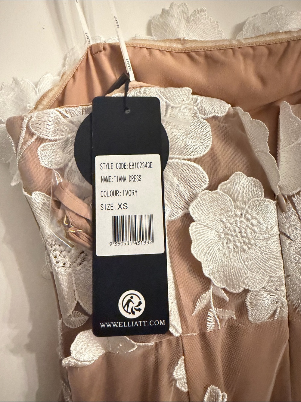 Elliatt Tiana Floral Maxi Dress in White - Picture 8 of 9